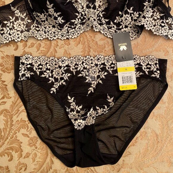 Wacoal Embrace Lace® Underwire Bra + Panty Set NWT - Picture 2 of 2